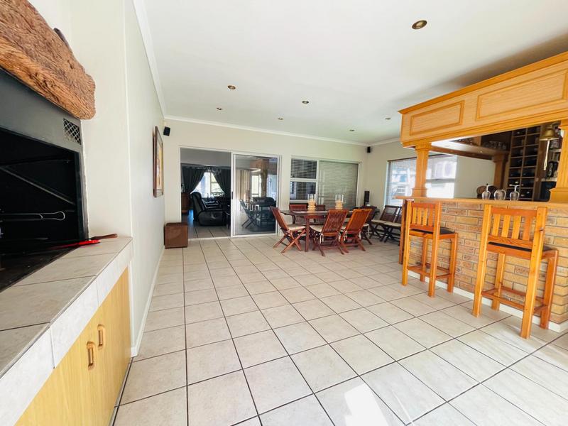 4 Bedroom Property for Sale in Panorama Western Cape